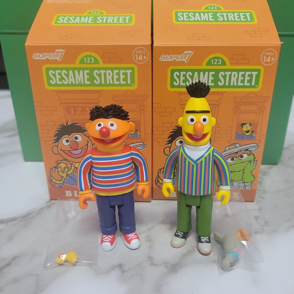 SUPER 7 REACTION SESAME STREET BERT AND ERNIE COMPLETE BLIND BOX
