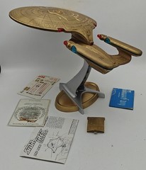Playmates – Star Trek TNG 7th Anniversary GOLD USS Enterprise 1993 w/ Documents