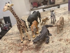 Wild Animal Figures Lot X8 Safari & MOJO 1997-23 Giraffe, Elephant, Gator