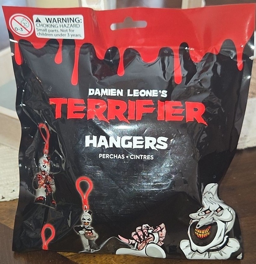 DAMIEN LEONE’S TERRIFIER HANGERS FLOCKED EDITION ART THE CLOWN **NEW OPENED**