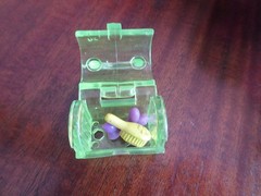 LITTLEST PET SHOP TEENIEST TINIEST PUPPIES DOGS POP OPEN MINI COMPACT PLAYSET