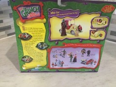 UNIVERSAL STUDIOS/PLAYMATES VINTAGE 2000 PLAYSET “HOW THE GRINCH STOLE CHRISTMAS