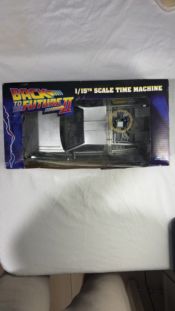 Diamond Select BTTF II 1/15 Scale Time Machine DeLorean Lights Sound NIB