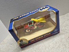 DC COMICS CORGI THE ROBIN CYCLE W/ROBIN 2005- 1:16 DIE CAST NIB
