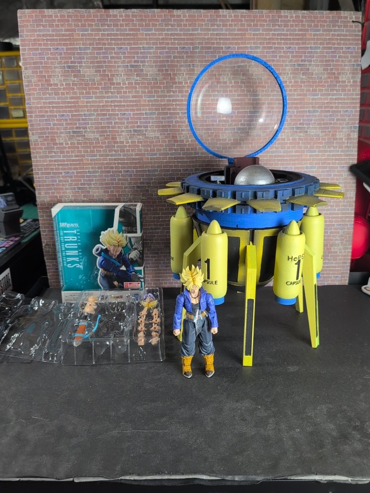 S.H.Figuarts Dragon Ball Z “FUTURE TRUNKS & CUSTOM 3D PRINTED TIME MACHINE”
