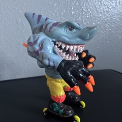 VINTAGE 1994 MATTEL STREET SHARKS BLADES ACTION FIGURE STREEX ROLLER BLADER TOY