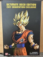 Ultimate Deco Edition 2017 Convention Exclusive Super Saiyan Goku Figure