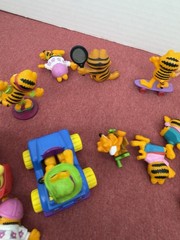 Lot of Vintage 80’s 2″ Tall Garfield Figures PVC with vehicles