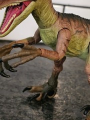 Velociraptor Echo Amber Collection JURASSIC PARK Mattel Articulated Tail Flaw