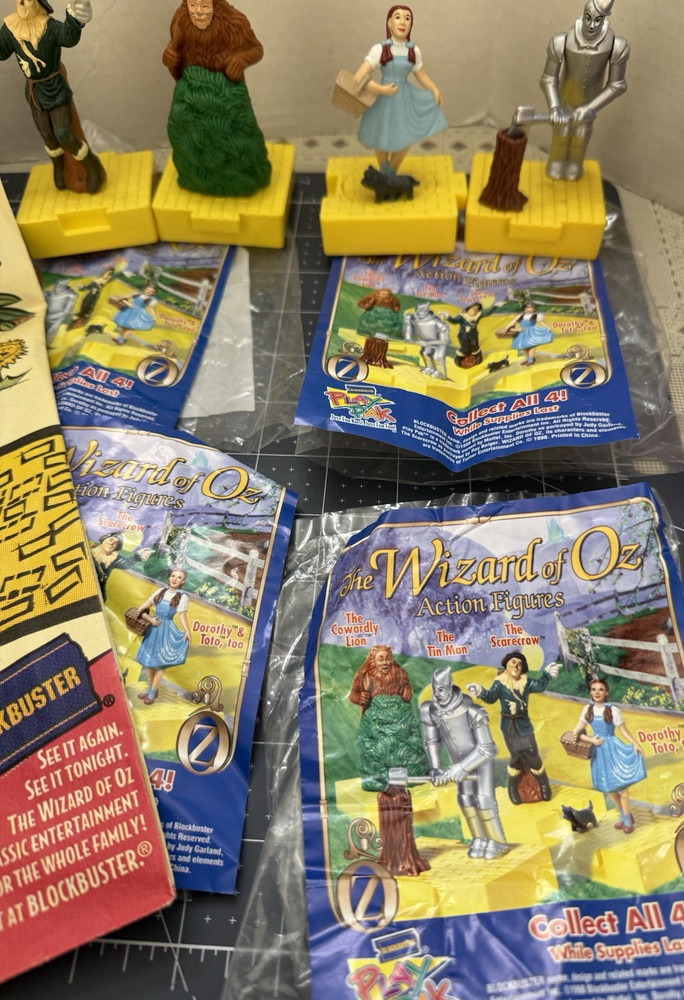 Blockbuster Wizard of Oz Set 4 Movable Toys 1997 Dorothy Scarecrow Tin Man Lion