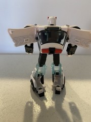 Hasbro Transformers War for Cybertron Earthrise Deluxe Class Prowl