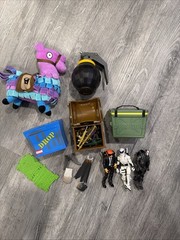 Big Lot Of Fortnite 4” Figures W/Accessories Loot Llama Boogie Bomb Makes Noise!