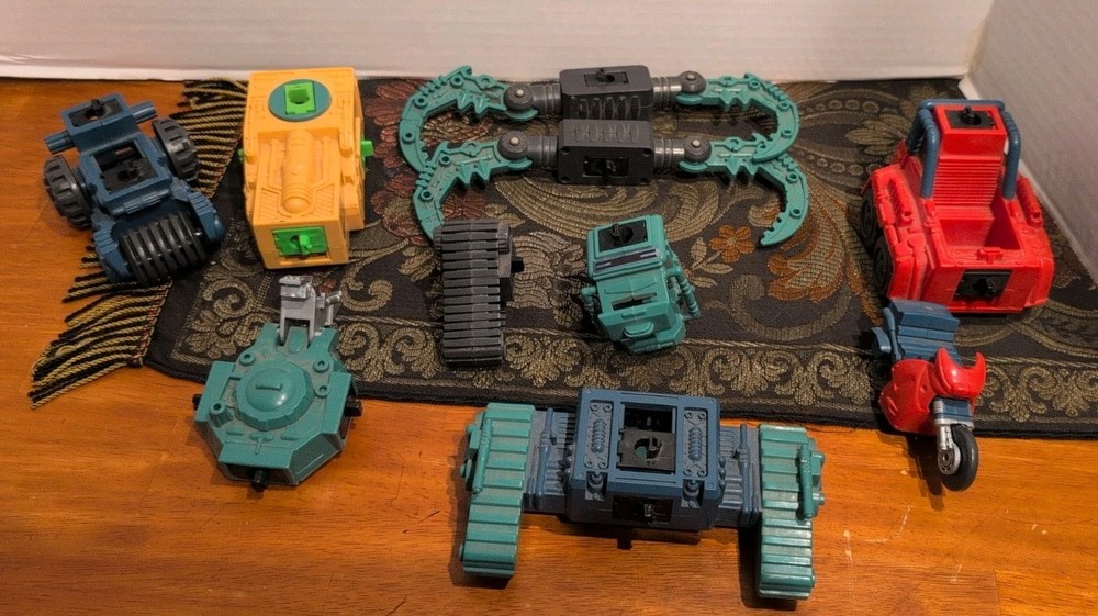 Toy Biz Battle Builders Parts 10 Pieces Lot. Toys Accessories 1996 Vtg