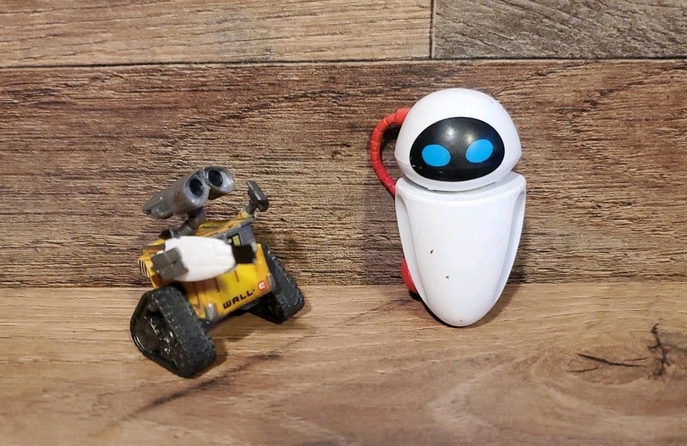 Wall-E Disney Pixar Lot THINKWAY Authentic Movie GUN ARM WALL-E and EVE Figures