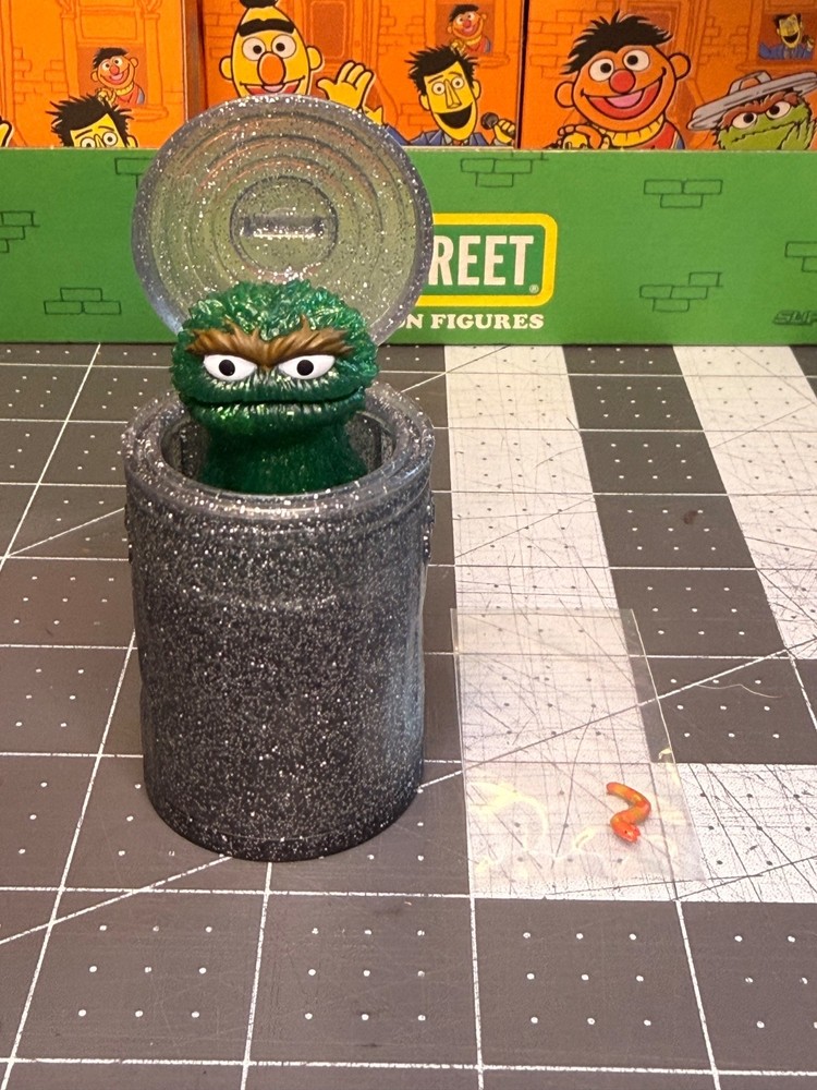 Super7 Sesame Street Blind Box CHASE OSCAR THE GROUCH Glitter Reaction Figure