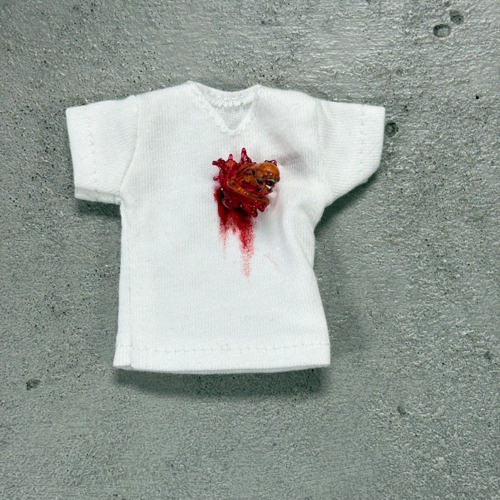 SU-AN-CB: 1/12 scale white fabric T-shirt with Alien – Chestburster