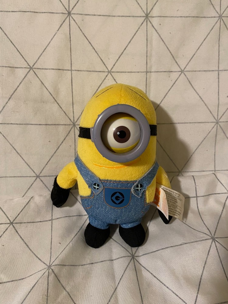 Illumination Despicable Me 2 Minion Stuart 6.5″ Plush with Goggles Thinkway Toys