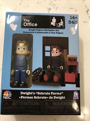 NIB -THE OFFICE Single Figure Dwight’s “Schrute Farms” Buildable Set