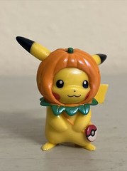 HALLOWEEN PIKACHU POKEMON 1.5” ACTION FIGURE TOY (PRE-OWNED)
