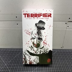 Trick or Treat Studios Terrifier Art the Clown 12″ Figure 1:6 Scale A2