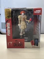 PENNYWISE Movie Maniacs IT Welcome To Derry Figure McFarlane Gold Label Sealed