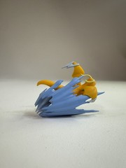 Tomy Pokémon Dragonite Action Figure 2018 Plastic Orange Blue Splash Effect