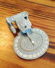 Star Trek Micro Machines – Riker’s Future Enterprise, 3 Nacelle galaxy variant.