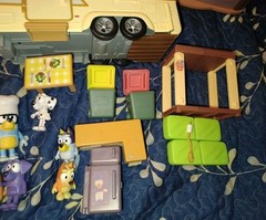 Huge Disney Bluey Playset Lot. 21 Figures, Houses, Vehicles & Accessories