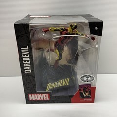 McFarlane Toys Marvel Daredevil #600 Platinum Chase 1:10 Scale Figure with Scene