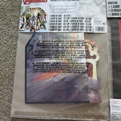 MARVELS AVENGERS FRAME & TABLE DECORATING KIT. INCLUDES 1 FRAME 6 CUTOUTS