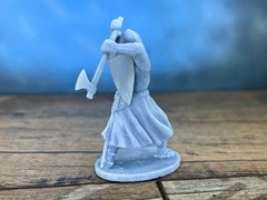 Tabletop Action Figure medieval knight with an ax 80mm Plastic soldiers