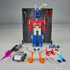 1PCS New 4th Party MD-005 Transforms OptimusPrime Action Figure W/ Trailer in S