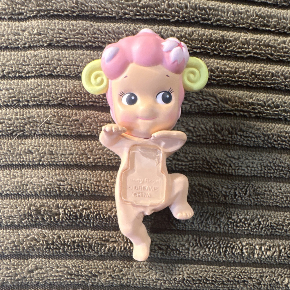 Sonny Angel Lamb Baby Plastic Figurine, Pink Hair, Pink Beige Yellow