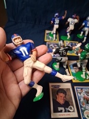 SLU FOOTBALL LOOSE 12 FIGURE LOT Mostly Giants . Most Have Cards W/ Sleeves