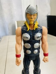 Hasbro Marvel Thor Action Figure 2013 Black Armor w/ Silver Helmet, Red Cape