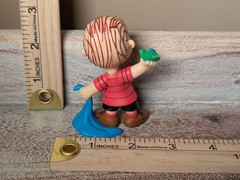 Linus van Pelt with Blanket and Plane Peanuts 3″ Figure Just Play Cake Topper