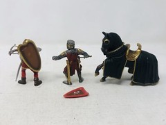 2003 Schleich Knights & Horse – Red, Gold, Black Medieval Figures