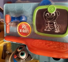 New In Box Disney Junior Puppy Dog Pals Awesome Care Bus Light Up 9Pc On the Go
