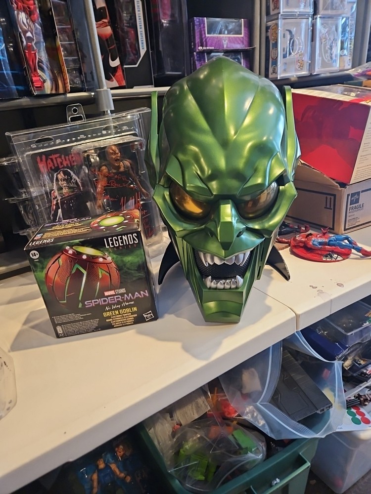 Marvel Legends Spider-Man NWH Green Goblin Premium Helmet + Pumpkin Bomb