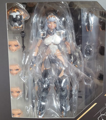 BearPanda X Eiifox E0R7 Crown of Vengeance 1/12 figure