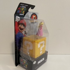 New Jakks Pacific Super Mario Bros Movie Peach 1.25 in Figure & Question Block