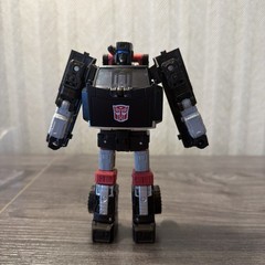 Transformers Generations War for Cybertron: Earthrise Deluxe Class Trailbreaker