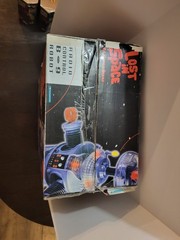 Radio Control B-9 Robot 24″ Tall LOST IN SPACE Trendmasters w BOX No Remote