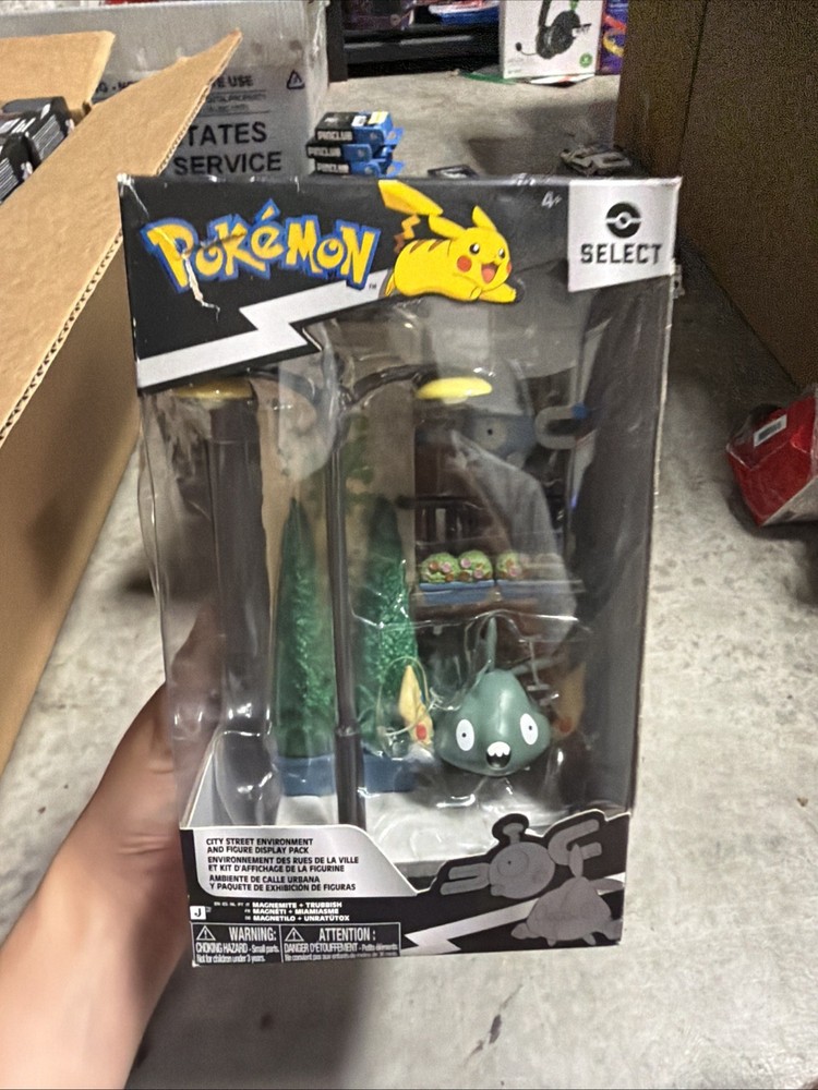 Pokémon Select City Street Environment Pack with Magnemite Trubbish Series 5
