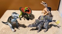 TOY DINOSAURS – BATTERY OPERATED SOUND – Lot 4 Different