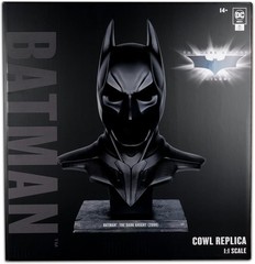 – DC Direct Batman: the Dark Knight (2008) Cowl Replica 1:1 Scale