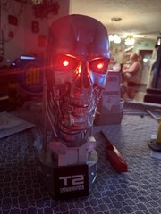 T800 BUST LIFESIZE Terminator Light Up Eyes