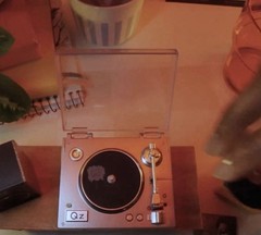 MGA’s Miniverse Real Vinyl Music Record Player NEW SHIPS TODAY