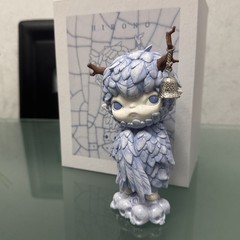 Authentic Hirono Ceramic Feather 18cm Figure- Brand New! Open Box! U.S Seller