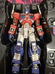 Flame Toys Optimus Prime – 04 Kuro Kara Kuri 8.3 in Action Figure